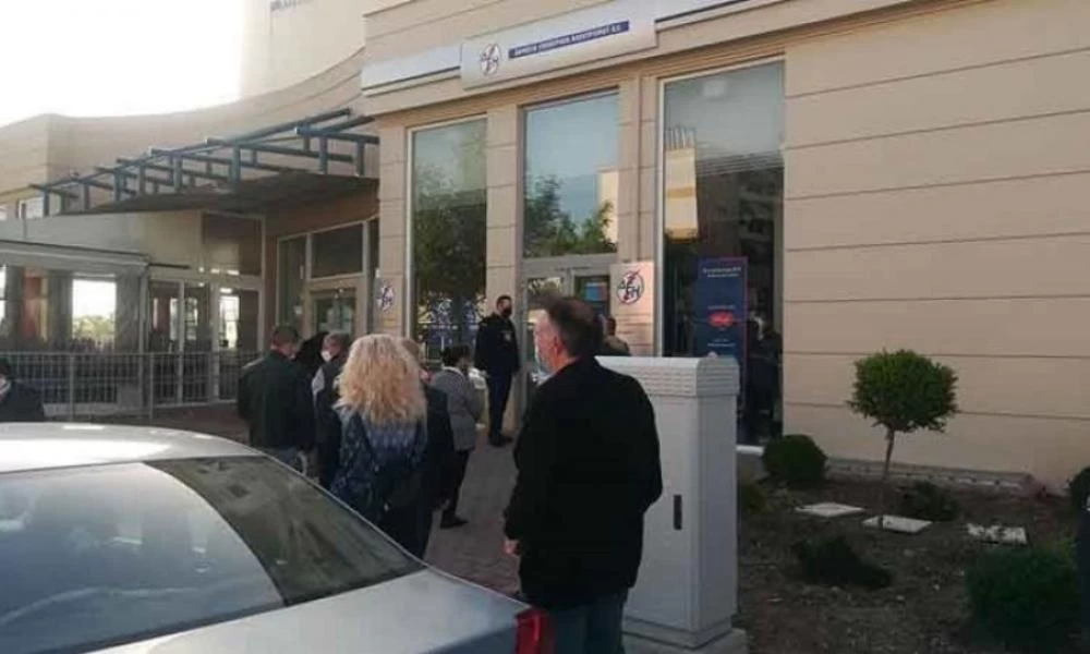 Γυναίκα έβρισε και έφτυσε αστυνομικούς που της έκαναν συστάσεις